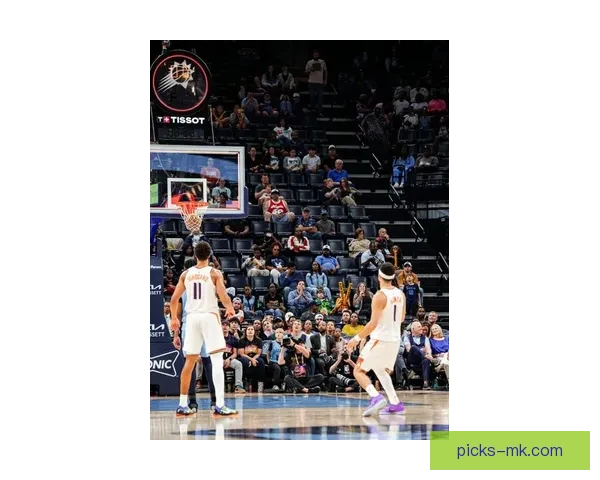 布克砍下36分引领太阳客场战胜灰熊 杰伦格林贡献21分6篮板吉莱斯皮双十